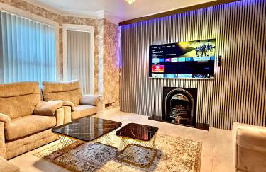 Full Home with Free Parking in Moss Bank, Crumpsall, Manchester - Foto 1