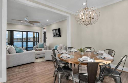 Views! Dock, Water, Game Room, Kids Room! - Foto 8