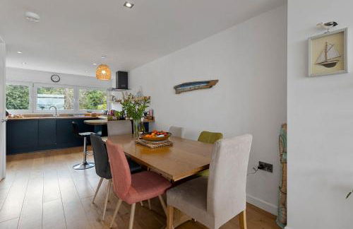 Seaside Rendezvous - Sleeps 7, Sea Views & Parking - Foto 13