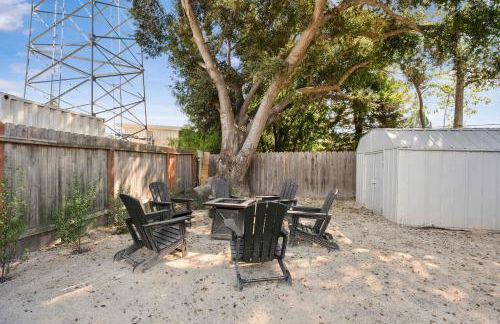 Hot Tub Fire Pit Pet Friendly Walk to Bell St - Foto 27