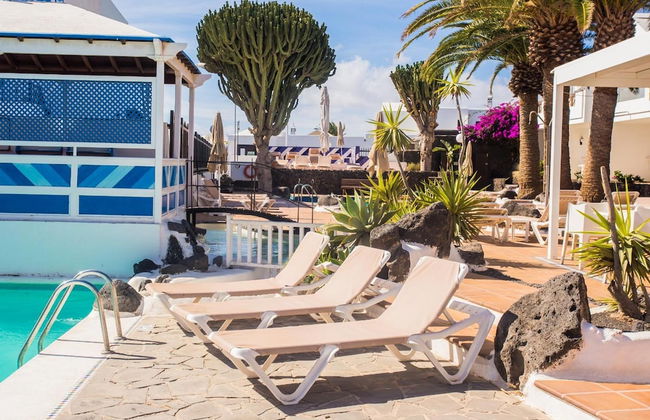 Apartamentos Los Tulipanes - Photo 46