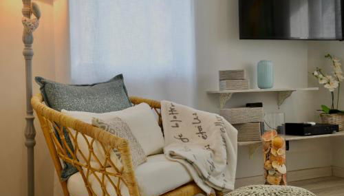 Aquamarine - Gemstone Getaway - Photo 3