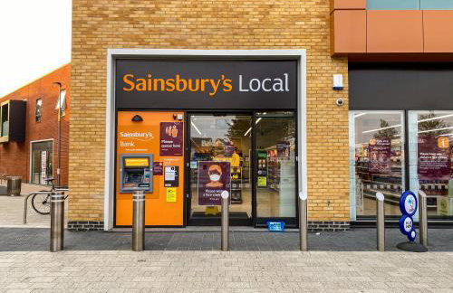 Charming House - Close to Shops & City Centre - Free Parking, Self-Check-In, Fast WiFi & Smart TV with Netflix by Yoko Property - Foto 30