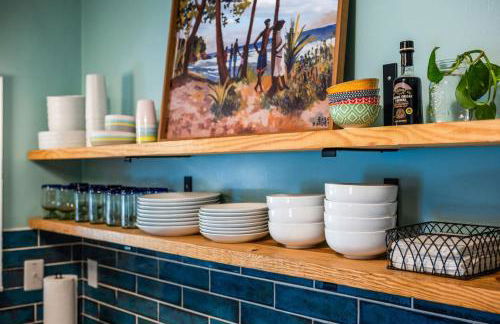 Quaint Cottage in heart of LYH - POOL with HOT TUB! - Foto 21