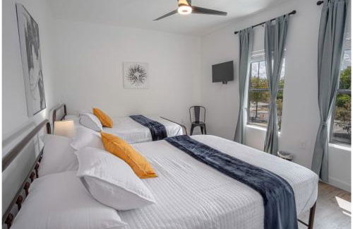 Gorgeous 3 BR 2 BA Near Amazing Downtown - Photo 38