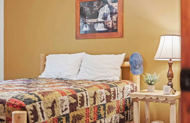 Bear Paw Lodge by Avantstay Hot Tub, Deck, & Fire Pit - Foto 28