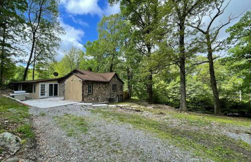 Entire Mountain Cottage Near Scenic Hiking Trails - Photo 41