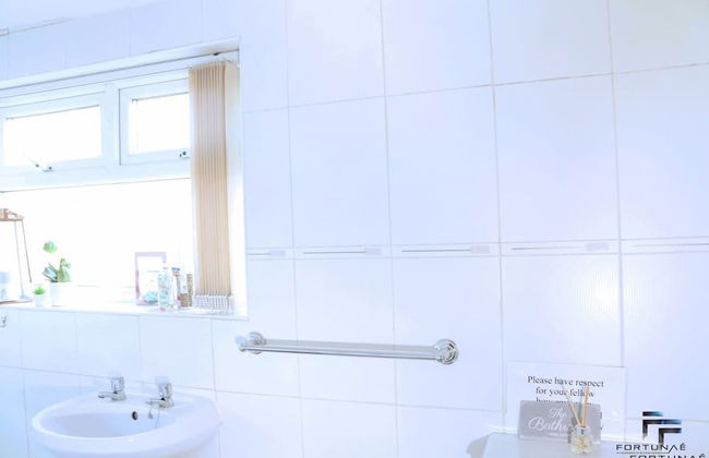 Beautiful 5-bed House Roker Beach - Photo 28