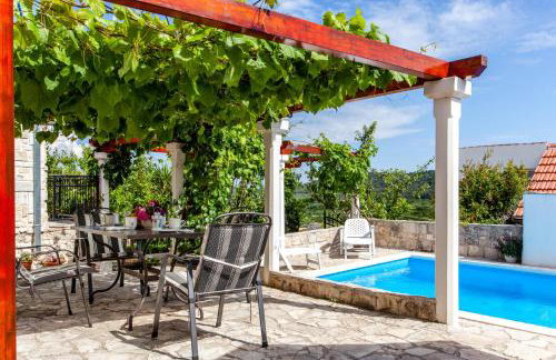 Countryside Family Villa with Private Pool - Photo 12