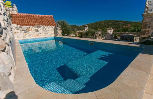 Stonehouse Marina - Estate With A Two Private Pools - Photo 91