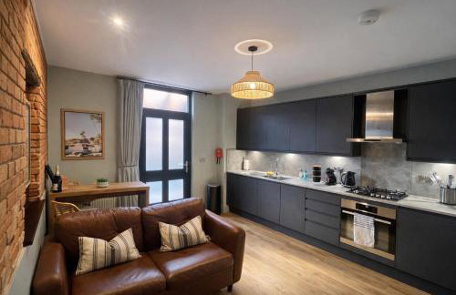 Beach Retreat, Stylish 1-Bed in Canford Cliffs - Photo 5