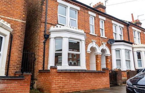 Home Away I 3BR Comfort Suite I Private Courtyard I Super Fast Wi-Fi I Free Parking - Foto 17