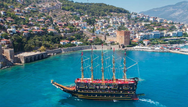 Pirate ship cruise around Alanya