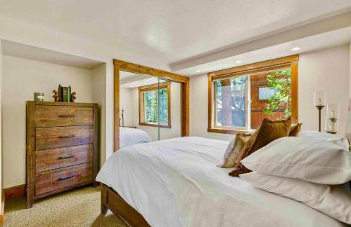 LX33 Lake Tahoe Villa with Gameroom Hot tub Sauna - Foto 25