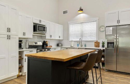 Secluded 3BR Cabin Lake Access & Resort Perks - Foto 14