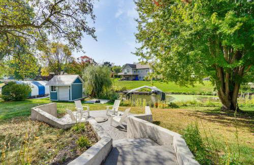 Cabin with Halstead Bay Access Hot Tub, Sauna, Dock - Foto 1