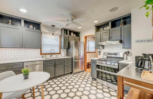 Butterfield Family Friendly Bungalow Northside Indy with Arcade - Foto 1