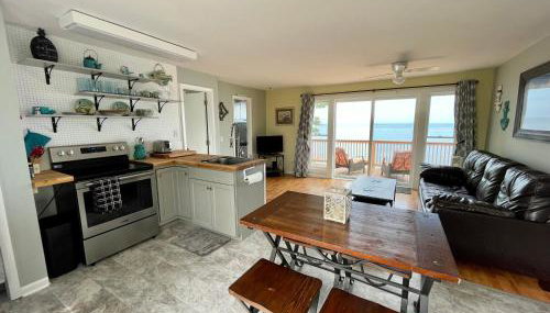 Cozy LAKE ONTARIO WATERFRONT Breathtaking Views! - Foto 4