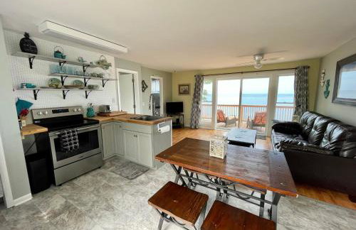 Cozy LAKE ONTARIO WATERFRONT Breathtaking Views! - Foto 4