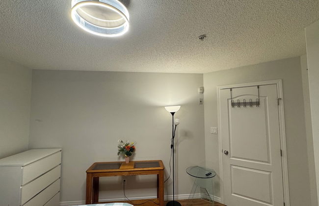 MainFloorCondo CozyFurnished Independent - Photo 7