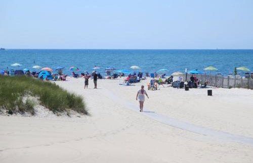 TJs Tide: Prime Location Condo w/ Outdoor Deck - Photo 44