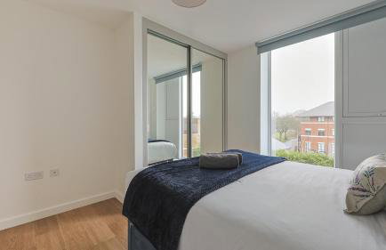 2-Bedroom Modern apt with Gym, roof terrace, Free Parking and 3 min walk to train st - Foto 14