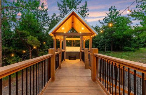 Luxury Winter Cabin! Hot Tub - Fire Pit - Decks - Game Room - Foto 38