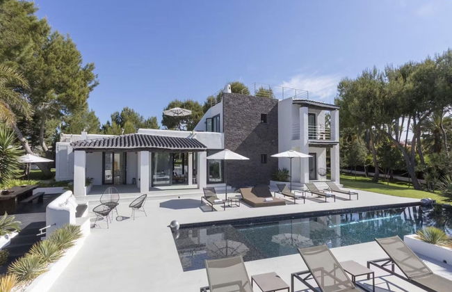 Ibizian Villa With Sea-views - Photo 1