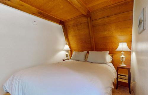 Sierra Nevada Hideaway Cabin with Deck, Mtn Views - Foto 9