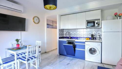 Blue Marine Home - Parking, Pool, AC, WiFi - Photo 3, stove, dishwasher, minibar