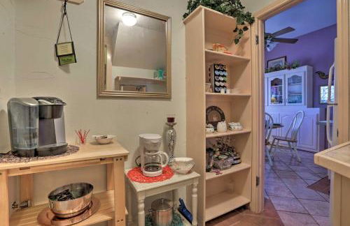 Exotic Home with Patio and Grill Walk to Canyon Lake! - Foto 19