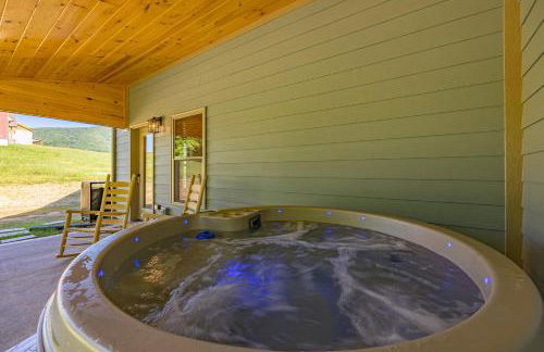 Happy Hideout, country livin with great mountain views, hot tub, arcades, fire pit, pets ok with fee - Foto 1