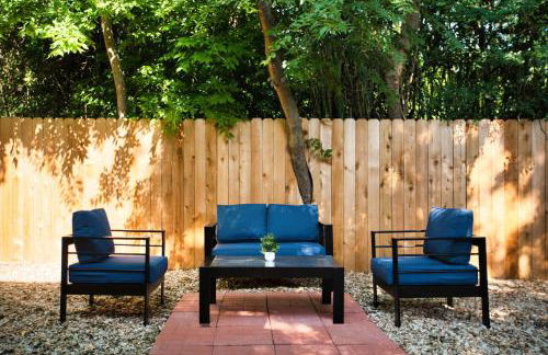 Posh & Serene 2BR w Private Patio - Foto 20