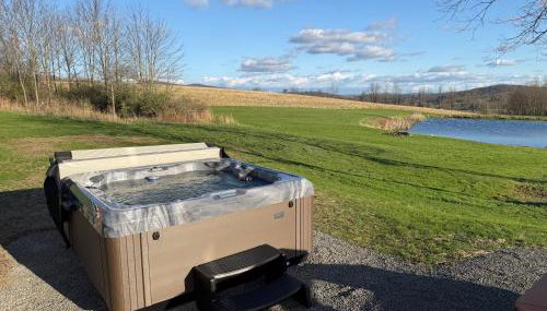 Private Cabin- Firepit, Hot Tub, Mountain Views, Farm Charm - Foto 2