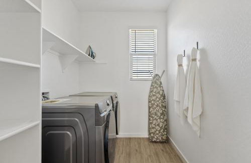 Luxe Queen Creek Home with Pool, Yard, Work Station - Photo 13