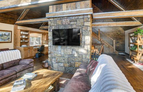 Wyoming Cabin with Hot Tub and Mountain-View Deck - Foto 5