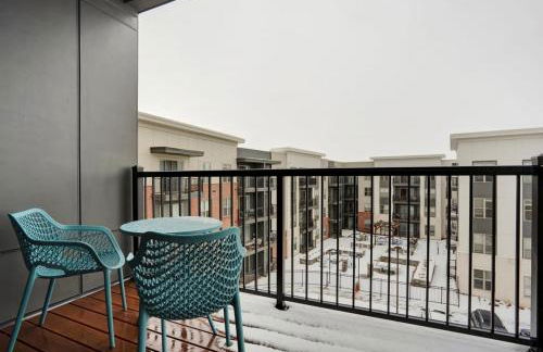 Pool with Free Covered Parking and Washer & Dryer in Unit - Foto 18