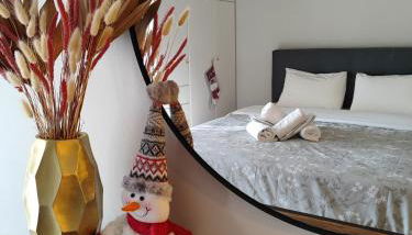 Cozy Castle View - Photo 5