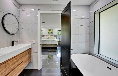 Coral Lane by Rove Travel - Home with Pool & BBQ - Foto 24