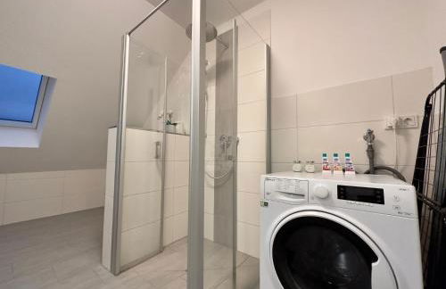 KUELhome - Moderne Wohnung mit Küche & Parkplatz Ausblick auf den bayerischen Wald - Foto 10