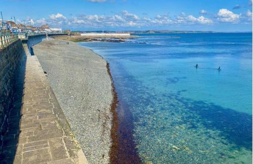 Spacious 1 Bedroom Apartment near Seafront - Photo 17