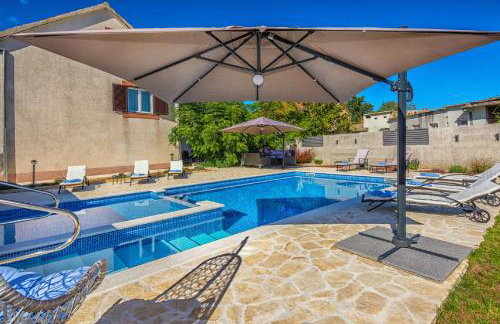 Holiday Home Tower with private pool, sauna and quads - Photo 2