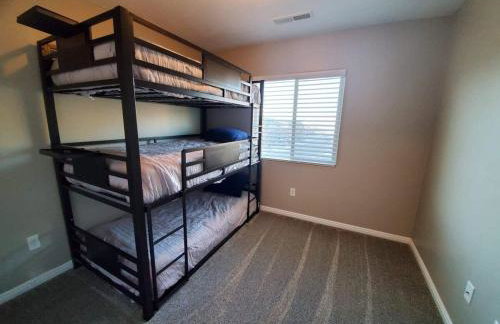 Cedar Getaway - Hot Tub, Private Sauna, Pool-Pong! - Foto 3