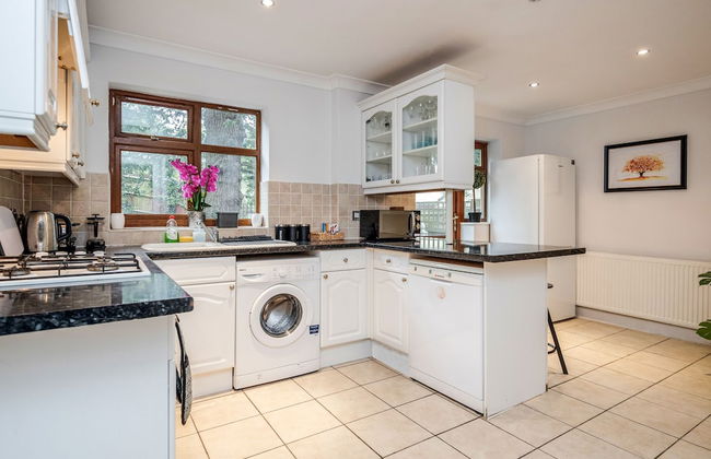 Maidenhead Pet Friendly 4 Bed House - Foto 9