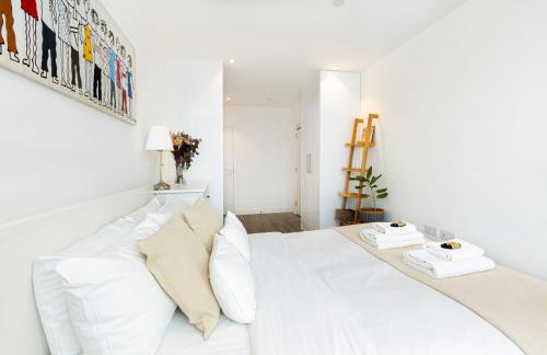 Modern New 2BR wViews & Balcony in Wandsworth - Foto 15
