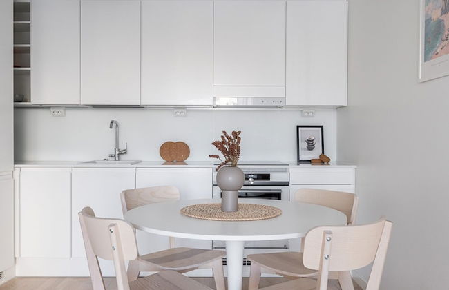 Stylish New 1BR Home with Sauna, Hosts 4 Guests - Foto 4