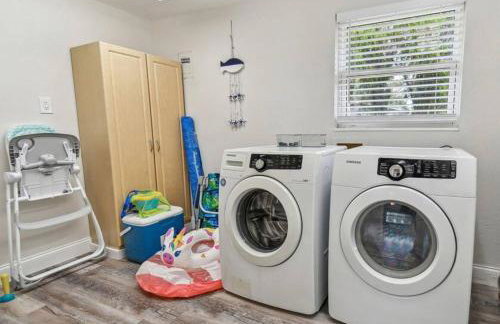 Family Friendly Beach Escape - Modern Retreat near Beaches - Sleeps 6 - Fast WiFi - Foto 21
