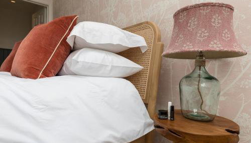 Lower Barn House at Westerlands Farm Sleeps 11 - Foto 3