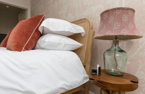 Lower Barn House at Westerlands Farm Sleeps 11 - Foto 3