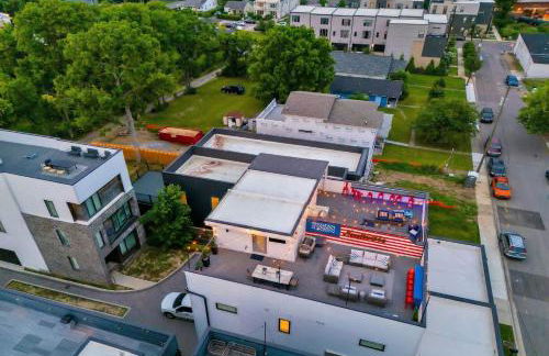 Rooftop Deck & Shuffleboard BBQ Near Downtown - Foto 53